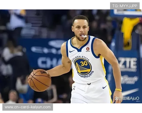 库里连续远投命中，勇士在半场结束前将比分拉大