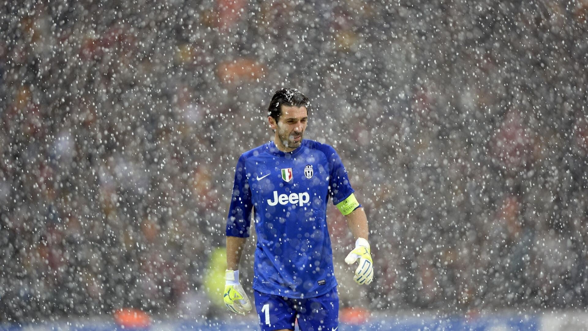 全国草地滚球锦标赛 精准控制滚动路线成取胜关键